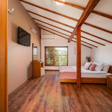 فيلة Komitata-pool And Jacuzzi *