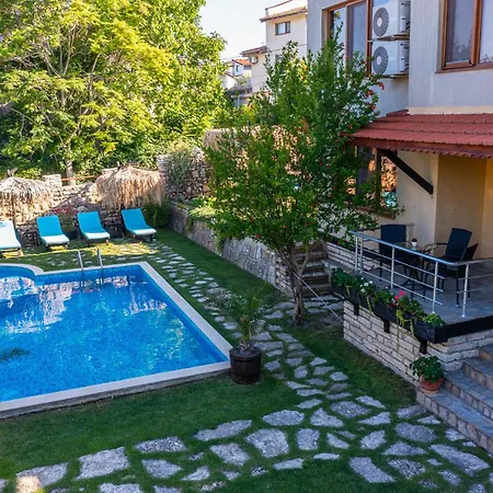 Komitata-pool And Jacuzzi Vilă