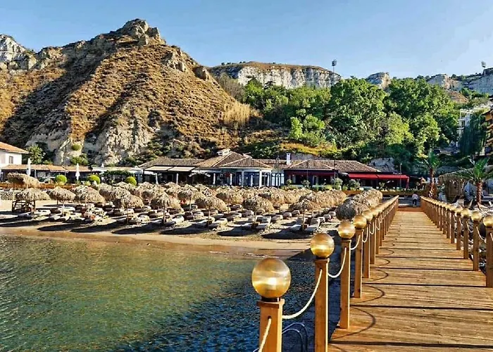 Komitata-pool And Jacuzzi فيلة بالشيك