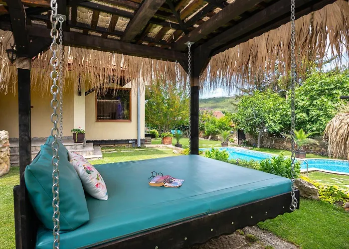 Komitata-pool And Jacuzzi فيلة بالشيك