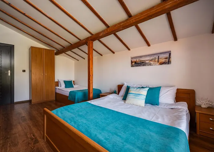 Komitata-pool And Jacuzzi بالشيك