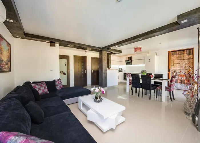 Komitata-pool And Jacuzzi فيلة *