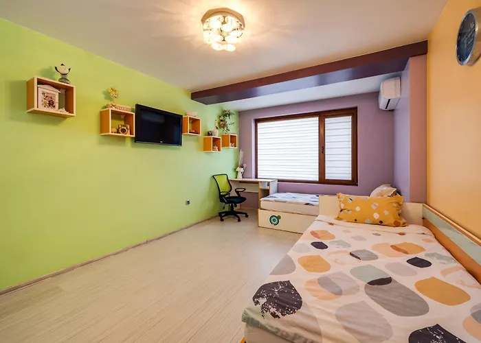 Komitata-pool And Jacuzzi فيلة بالشيك