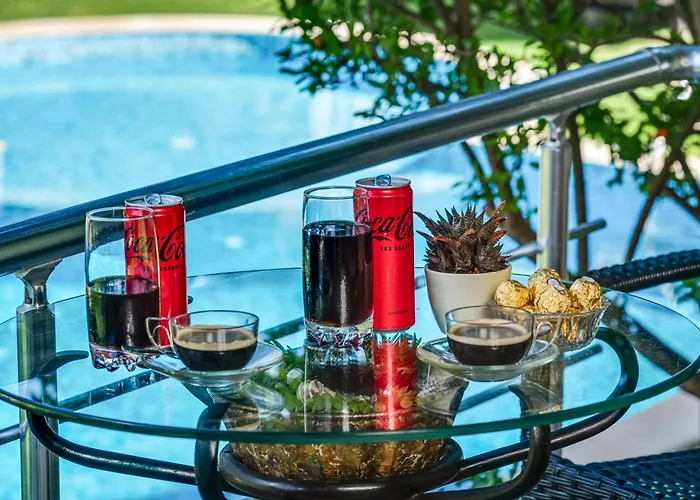 Komitata-pool And Jacuzzi * بالشيك