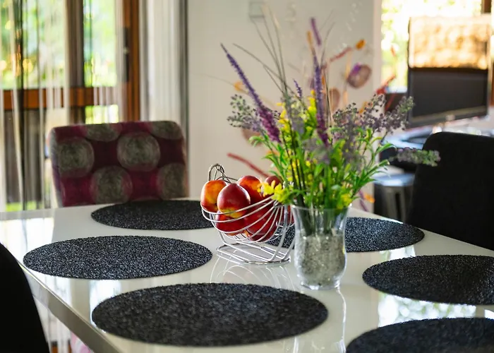 Komitata-pool And Jacuzzi فيلة بالشيك