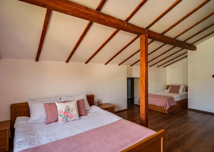 Komitata-pool And Jacuzzi فيلة بالشيك