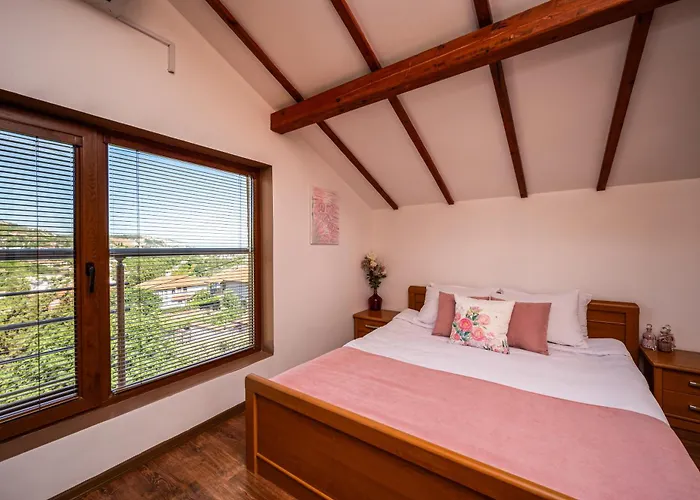 Komitata-pool And Jacuzzi * بالشيك