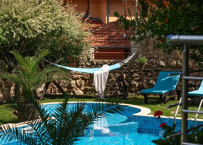 Komitata-pool And Jacuzzi بالشيك