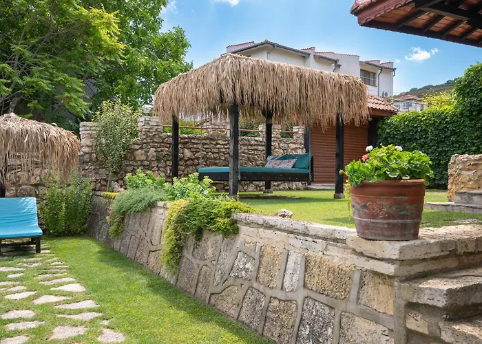 Komitata-pool And Jacuzzi فيلة بالشيك