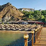 Komitata-pool And Jacuzzi Villa Balchik