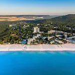 Komitata-pool And Jacuzzi