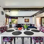 Komitata-pool And Jacuzzi Balchik