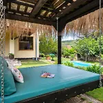 Komitata-pool And Jacuzzi *