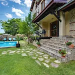 Komitata-pool And Jacuzzi Balchik