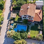 Komitata-pool And Jacuzzi Balchik