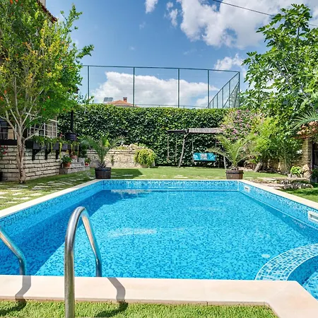Hotel Komitata-pool And Jacuzzi Balcic