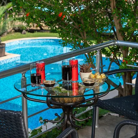 Komitata-pool And Jacuzzi Villa Balchik