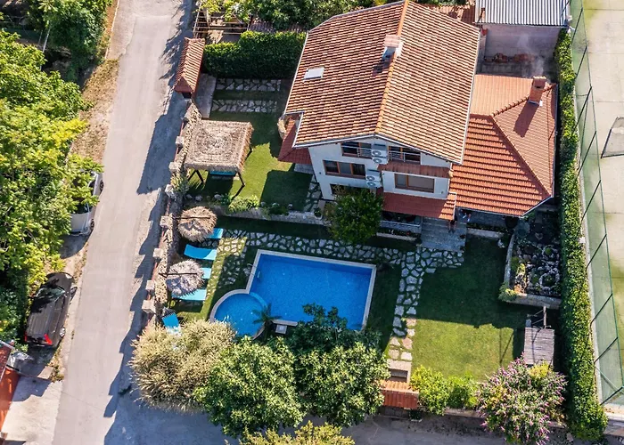 Komitata-pool And Jacuzzi Villa *