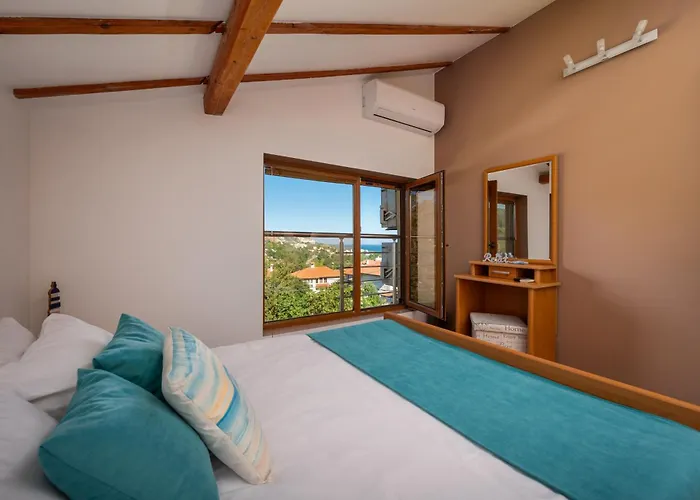 Komitata-pool And Jacuzzi Villa